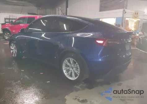 2021 Tesla Model Y Long Range Dual Motor All-Wheel Drive z USA, uszkodzony, nr VIN 5YJYGAEE2MF193803